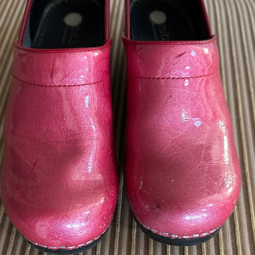 Sanita Shiny Pink Clogs - Picture 5 of 6